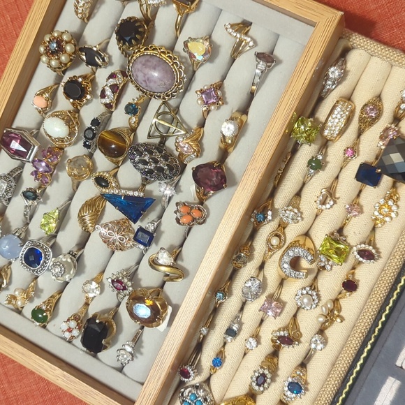 Welcome to my closet 🌹🌿 - Picture 2 of 16